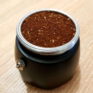 Bialetti Brikka 2020 kotyogós kávéfőző 2 személyes kávéőrlemény